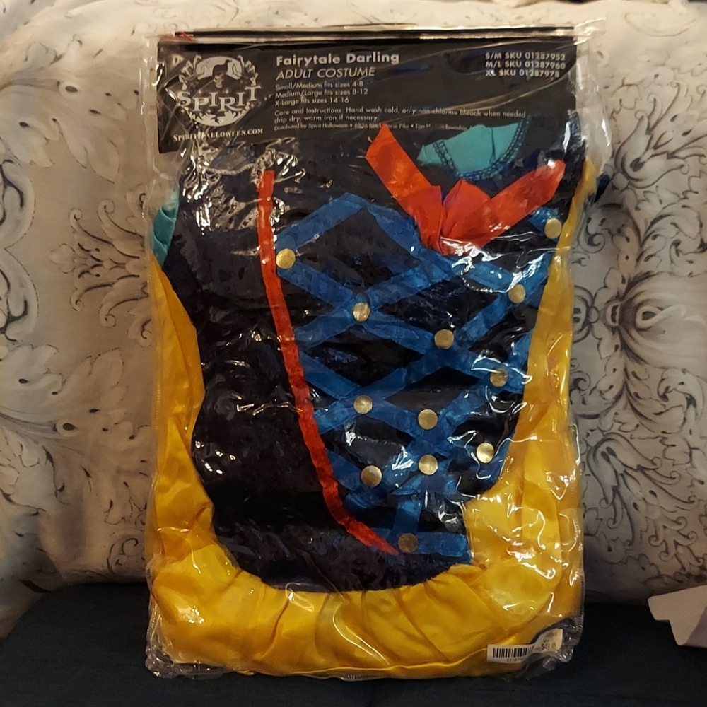 Spirit Halloween SNOW WHITE PRINCESS COSTUME - Picture 3 of 6